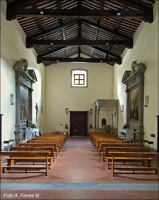 Chiesa di Talla, interno