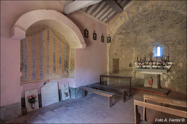 Chiesa di Campovecchio, interno 