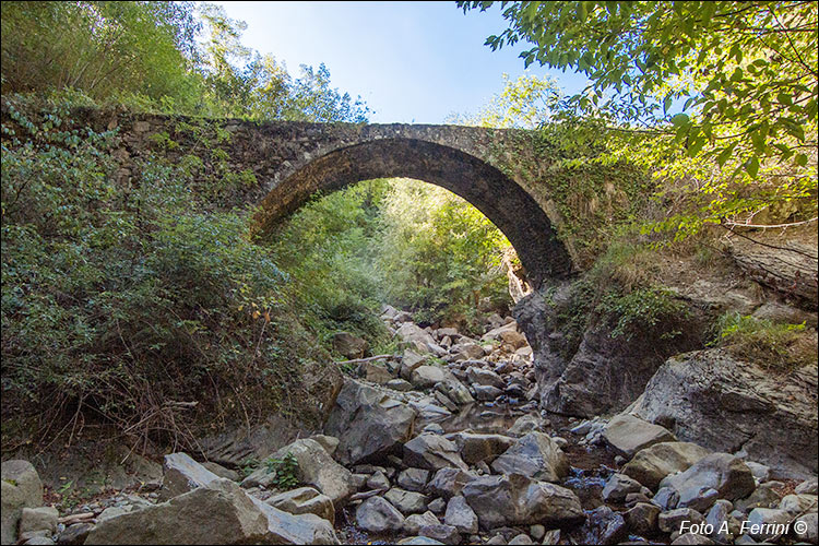 Ponte di Sasso a Capraia