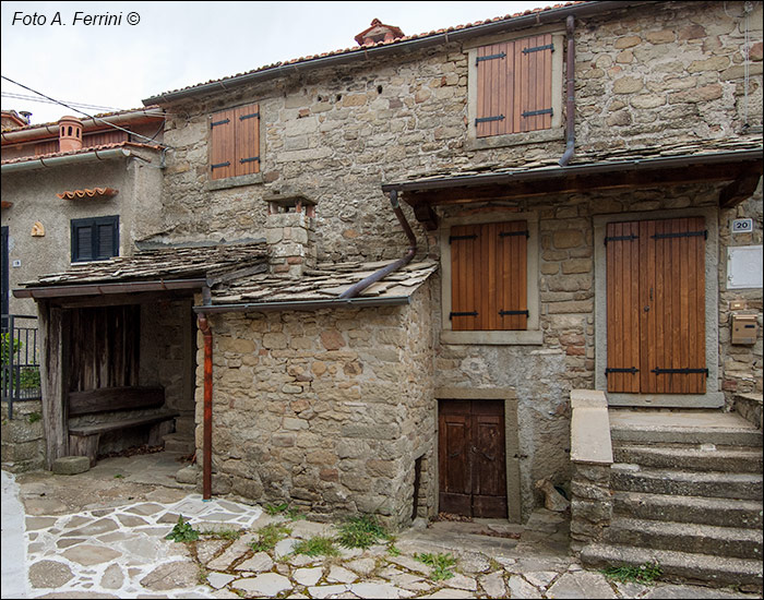 Coperture a lastre a Castelnuovo