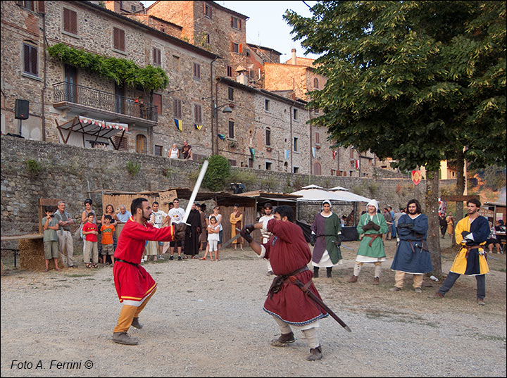 CAMPUS LEONIS folklore medievale a Castelluccio di Capolona